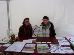 Stand Atelier CAPACITES, avec 2 deux services civiques Sophie et Julie - Festival "Cultive ta ville" (13-15/01/17)